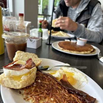 Biscuit House- Tumwater - Best hash browns! - Breakfast & Brunch Near Me - Tumwater, Washington Biscuit House- Tumwater - Best hash browns! - Breakfast & Brunch Near Me - Tumwater, Washington