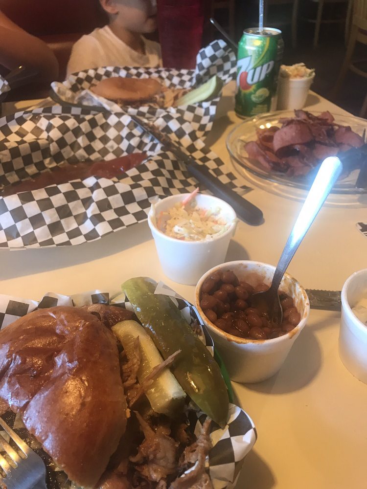 AROUND THE BEND BARBQ 11201 N Highway 7, Climax Springs, Missouri