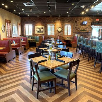 Carrabba's Italian Grill - One of Two Dining Areas with the Bar on the Right - Italian Near Me - Overland, Kansas