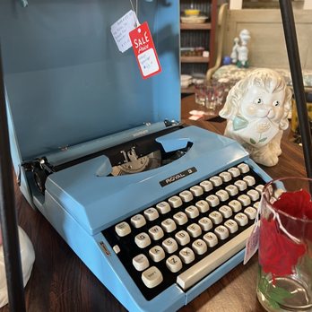 Emmitsburg Antique Mall - Another cool typewriter - Antiques Near Me - Emmitsburg, Maryland Emmitsburg Antique Mall - Another cool typewriter - Antiques Near Me - Emmitsburg, Maryland