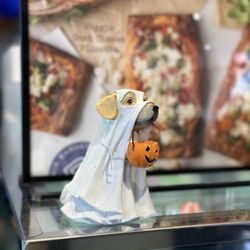 Paris Baguette - Inside Halloween decor IG: @ammysalamii