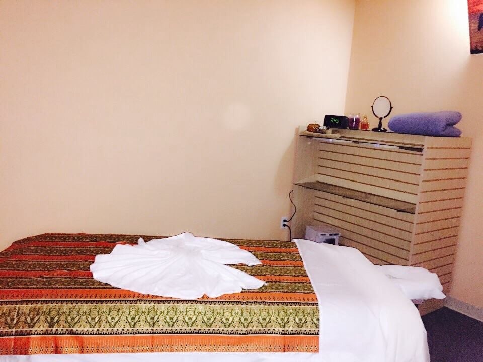 Diamond Head seabrook massage Logo