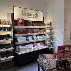 Läderach chocolatier suisse - Display case of gifts