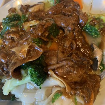 Silver Spoon Gourmet Cuisine - Tomato Beef Chow Fun - Chinese Near Me - Castro Valley, California Silver Spoon Gourmet Cuisine - Tomato Beef Chow Fun - Chinese Near Me - Castro Valley, California