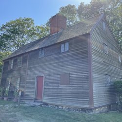 Jabez Howland House - Afternoon is not good lighting for the house