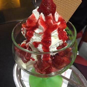 Eiscafé Primavera - Erdbeer Schoko - Ice Cream & Frozen Yogurt Near Me - Parsberg, BY