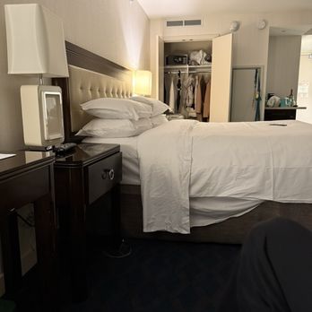Sheraton Vancouver Wall Centre - Hotels Near Me - Vancouver, British Columbia Sheraton Vancouver Wall Centre - Hotels Near Me - Vancouver, British Columbia