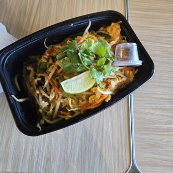 BaoBao Kitchen - Chicken pad thai - Vietnamese Near Me - Greensboro, North Carolina