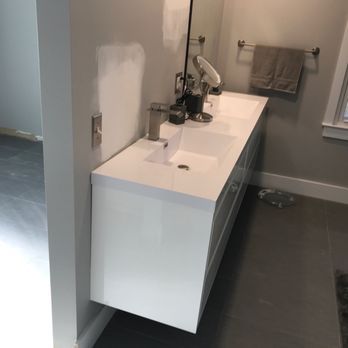 Hernandez General Services - Finished bathroom, not to mention the floors have plaster and glue on them - General Contractors Near Me - Chattanooga, Tennessee