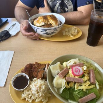 Kuhio Grille - Food wonton min/katsu chicken & loco moco - Hawaiian Near Me - Hilo, Hawaii