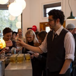 Temtigerstaden - Kim Atle klar for velkomstdrink! Foto: Octavio Cervantes