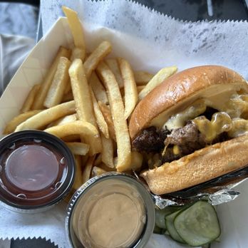 Smashley's Burger Bar - Double smash burger - Burgers Near Me - North Charleston, South Carolina Smashley's Burger Bar - Double smash burger - Burgers Near Me - North Charleston, South Carolina