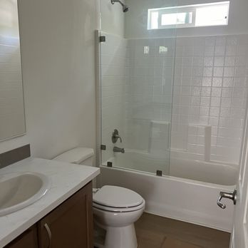 D&E Glass - Second bath 71" x 32" panel - Glass & Mirrors Near Me D&E Glass - Second bath 71" x 32" panel - Glass & Mirrors Near Me