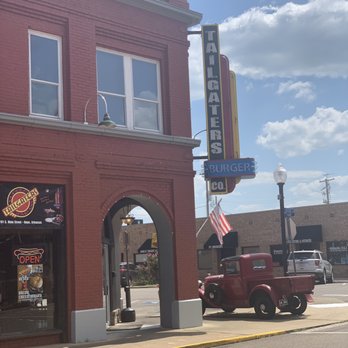 Tailgater's Burger Company - Burgers Near Me - Hope, Arkansas
