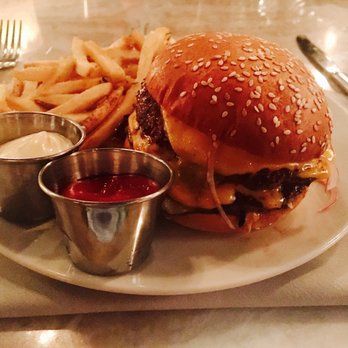 Eight Bar - Phenomenal burger - Wine Bars Near Me - Chicago, Illinois Eight Bar - Phenomenal burger - Wine Bars Near Me - Chicago, Illinois