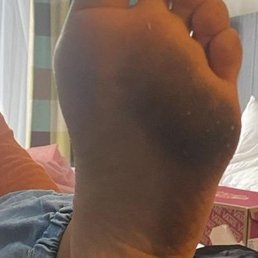 Fresh out the shower. Walked barefoot to get dressed and this is how my feet looked after only a few minutes Fresh out the shower. Walked barefoot to get dressed and this is how my feet looked after only a few minutes