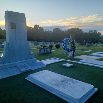 Hank Williams Sr Gravesite - Landmarks & Historical Buildings Near Me - Montgomery, Alabama Hank Williams Sr Gravesite - Landmarks & Historical Buildings Near Me - Montgomery, Alabama