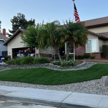 Lucky Smartscape - a front yard with a lawn - Landscaping Near Me Lucky Smartscape - a front yard with a lawn - Landscaping Near Me