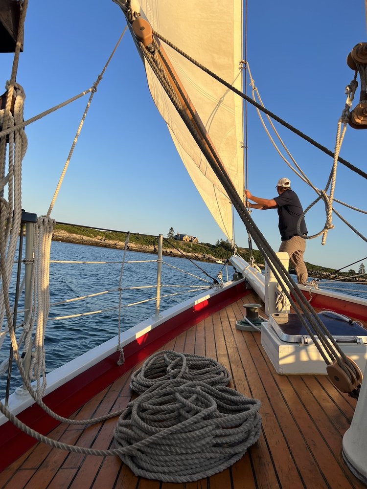 Schooner Eastwind Logo