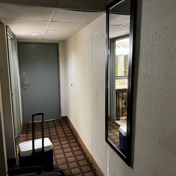 Quality Inn & Suites - Hallway to entrance - Hotels Near Me - Horse Cave, Kentucky Quality Inn & Suites - Hallway to entrance - Hotels Near Me - Horse Cave, Kentucky