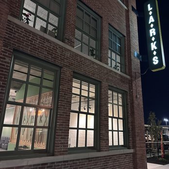 Larks Entertainment - Restaurants Near Me - Kansas City, Missouri