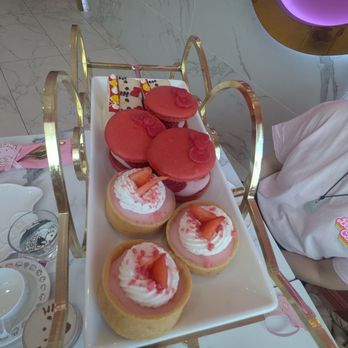 Hello Kitty Cafe - Themed Cafes Near Me - Santa Clara, California