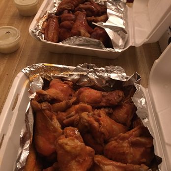 Monavala Pizza - Regular spicy wings and BBQ-Spicy wings - Italian Near Me - El Cajon, California