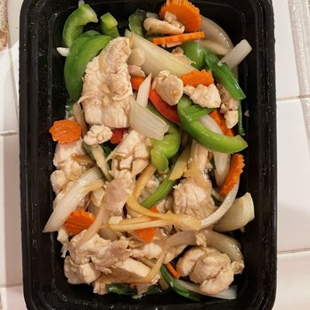 Bangkok Corner - chicken and vegetables in a black container - Thai Near Me - Costa Mesa, California