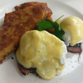 Sotto Voce - uova cucinati in camicia (two poached eggs) saporito (over grilled portobello & Canadian Bacon & Hollandaise sauce) - Italian Near Me - Brooklyn, New York Sotto Voce - uova cucinati in camicia (two poached eggs) saporito (over grilled portobello & Canadian Bacon & Hollandaise sauce) - Italian Near Me - Brooklyn, New York