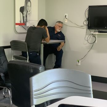 Tire Kingdom - 2 service teaches just sitting eating while there customers waiting. - Tires Near Me - Davie, Florida