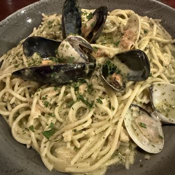 Timberwolf Pizza & Pasta Cafe - Seafood Alfredo - Pizza Near Me - Lake Louise, Alberta