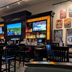 BJ's Restaurant & Brewhouse - Interior Bar Area