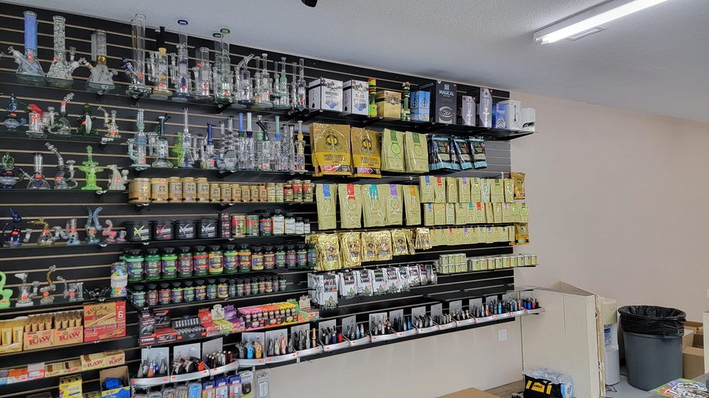 HORSE CAVE SMOKE SHOP Updated June 2024 26 Photos 1011 E Main St