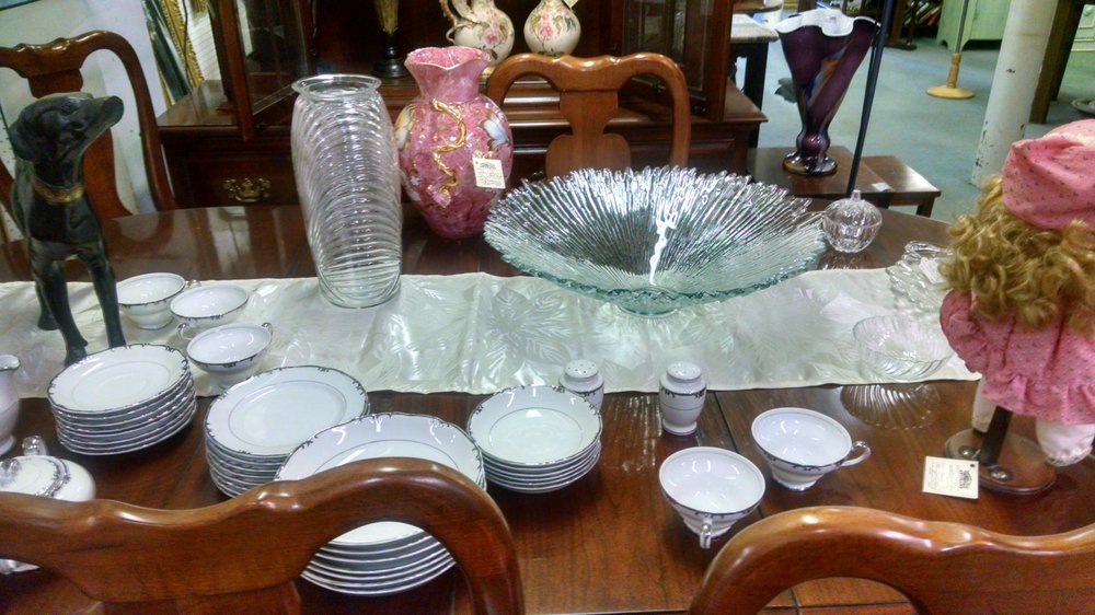 WHISTLE STOP Updated September 2024 26 Photos 142 N Sage St