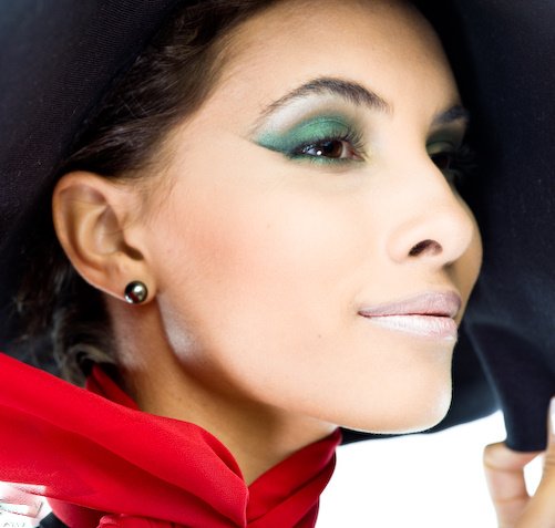 Hair and Makeup by Kristin Ariniello Logo