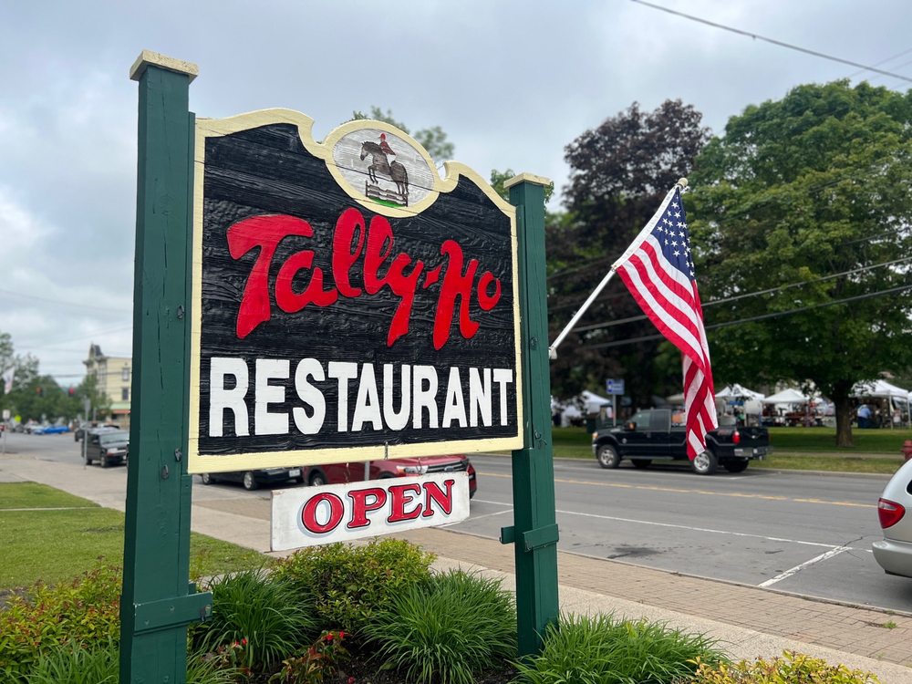 VILLAGE MOTEL Updated July 2024 11 Photos 154184 Hwy 20