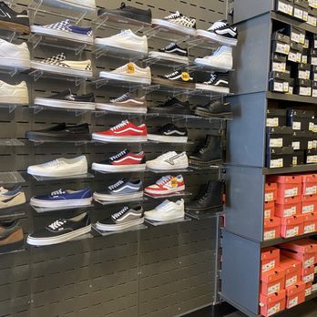 Tillys - Women's Clothing Near Me - Glendale, Arizona