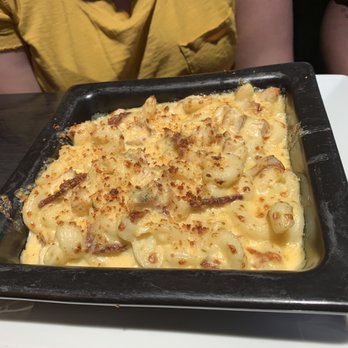Dave & Buster's Auburn - King - Mac and cheese...  too creamy and no bread!! - American Near Me - Auburn, Washington