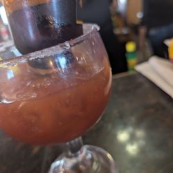 Gumbo Seafood - Michelada modelo negra