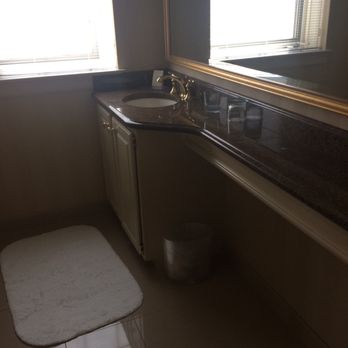 Bell Tower Hotel - Spacious restroom - Hotels Near Me - Ann Arbor, Michigan
