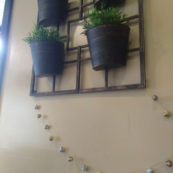 Daleng Restaurant - Cute decor - Thai Near Me - Philadelphia, Pennsylvania
