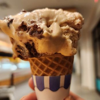 Toscanini's Ice Cream - Ice Cream & Frozen Yogurt Near Me - Cambridge, Massachusetts