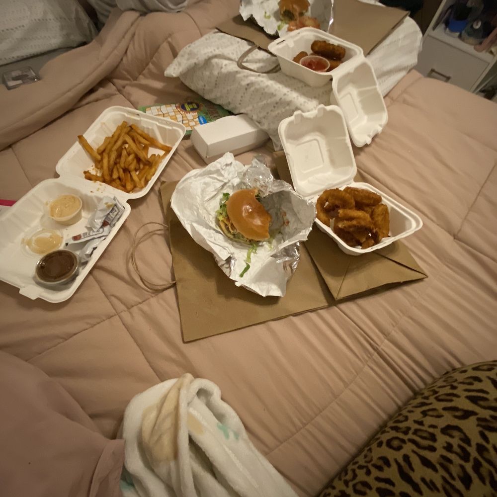 we ordered the MUNCHIES AND CHILL AND LARGE FRIES we ordered the MUNCHIES AND CHILL AND LARGE FRIES