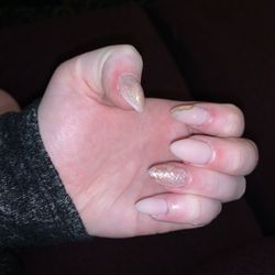Lynn Nails - Red around my fingers