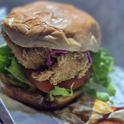 Oh My Chicken - Just look at that thick chicken sammy