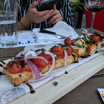 3 Brasseurs- Grande Allée - Focaccia - Breweries Near Me - Quebec, Quebec 3 Brasseurs- Grande Allée - Focaccia - Breweries Near Me - Quebec, Quebec