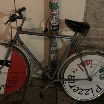 Pizzeria Bella Mia! - Parked at the bottom of the alley. - Pizza Near Me - Porto, 13