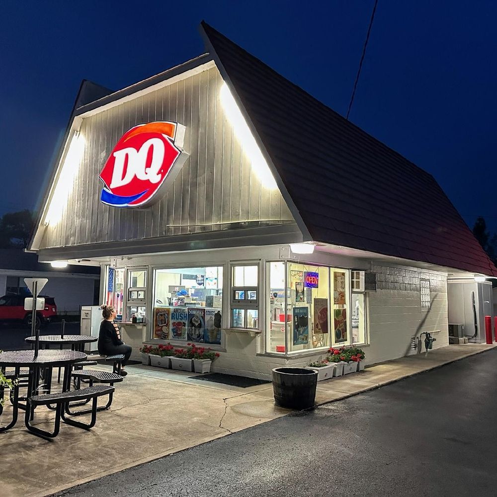 Dairy Queen Store - the outside of the restaurant - Burgers Near Me - Paris, Illinois Dairy Queen Store - the outside of the restaurant - Burgers Near Me - Paris, Illinois