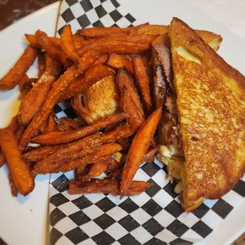 Home Sweet Home - Mac and me with brisket instead of pork - New American Near Me - Richmond, Virginia Home Sweet Home - Mac and me with brisket instead of pork - New American Near Me - Richmond, Virginia