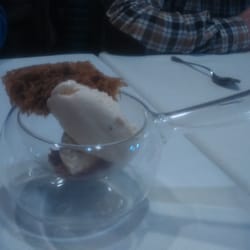 Hosteria de los Palmeros - Helado de miel y piñones con bizcocho de regaliz